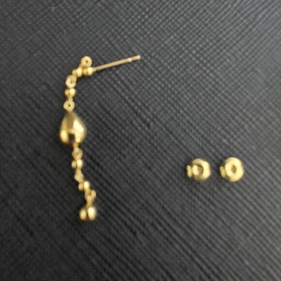 Gold dangling earring - Picture 7 of 17